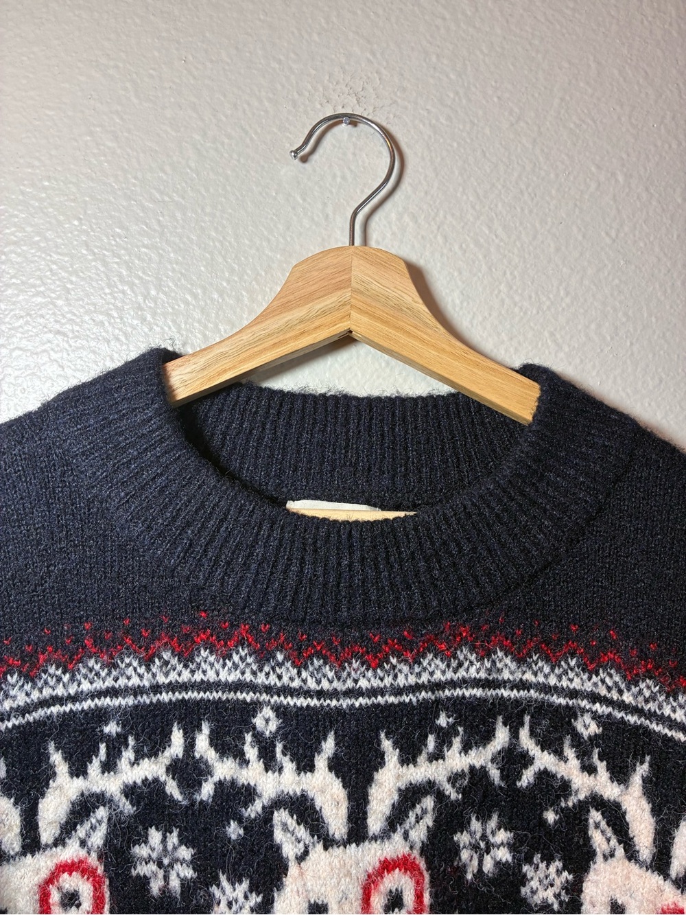 Women’s Long Sleeve Cozy Alpine Bullseye Dog Crewneck Pullover Sweater M NWOT - Picture 9 of 13